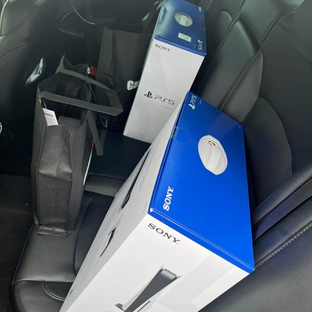 Sony ps5 bundle - Picture 3 of 3